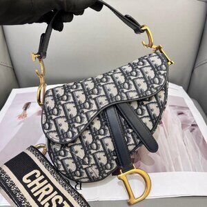 Classic DIOR Bag: A Stylish and Versatile Choice for Elegance